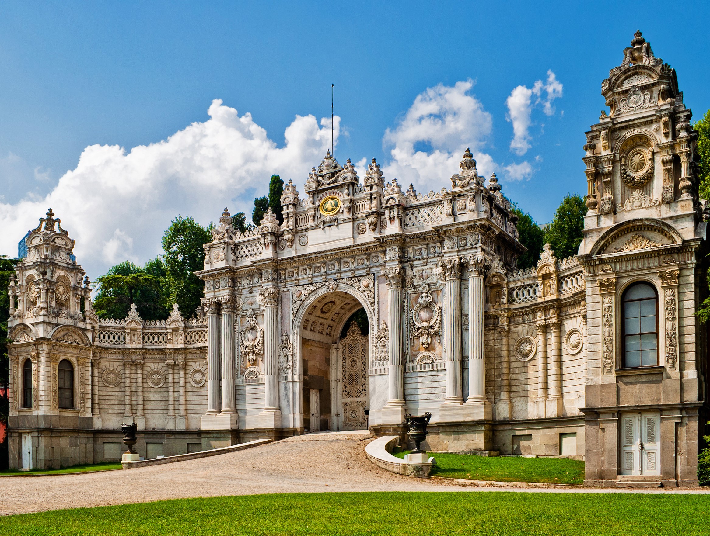 DOLMABAHCE PALACE & CABLE CAR & BOSPHORUS CRUISE – FULL DAY